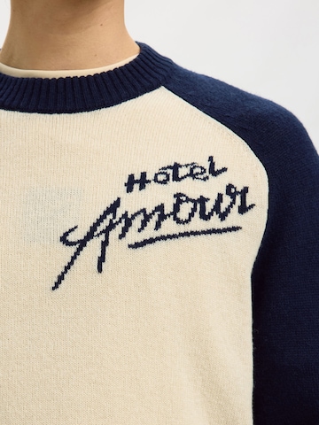 SELECTED - Jersey 'Selected X Hotel Amour' en beige
