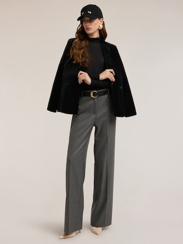 regular Pantaloni di MOTIVI in grigio