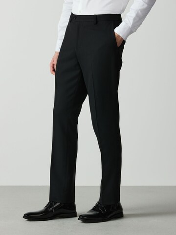 Next - Slimfit Calças em preto: frente