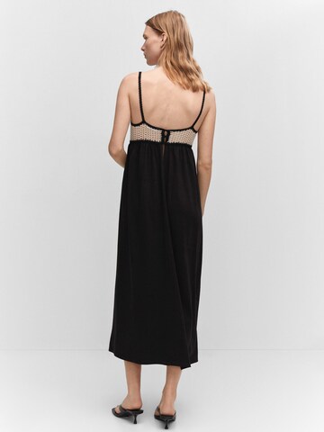 Robe d’été 'Eva' MANGO en noir