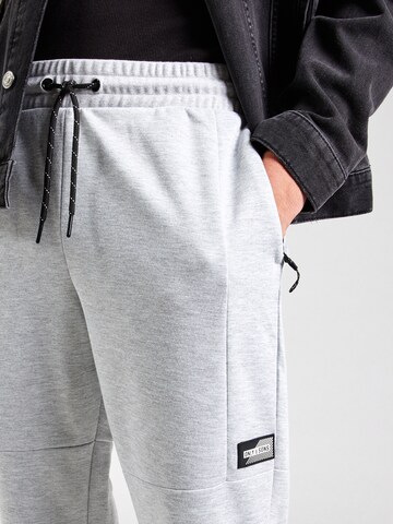 Tapered Pantaloni 'ONSLiam' di Only & Sons in grigio