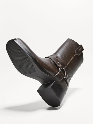 Bershka Boots in Brown