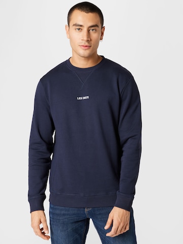 Les Deux Sweatshirt 'Lens' in Blue: front