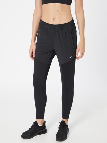 NIKE Tapered Sporthose in Schwarz: predná strana