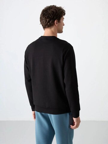 Tommy Life Sweatshirt in Black