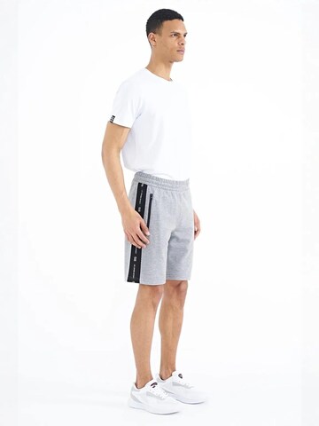 Tommy Life Loosefit Shorts in Grau