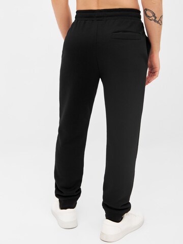 Effilé Pantalon 'Stanley' BENCH en noir