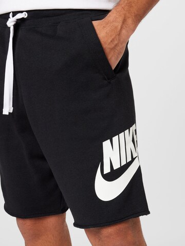 Nike SportswearLoosefit Hlače 'Club Alumni' - crna boja