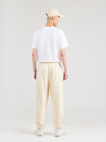 Regular Pantalon 'CLASSICS' Nike Sportswear en beige : derrière