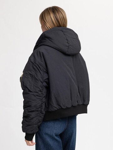 Bombers - Chaqueta de invierno 'NYAKO WOMEN' en negro