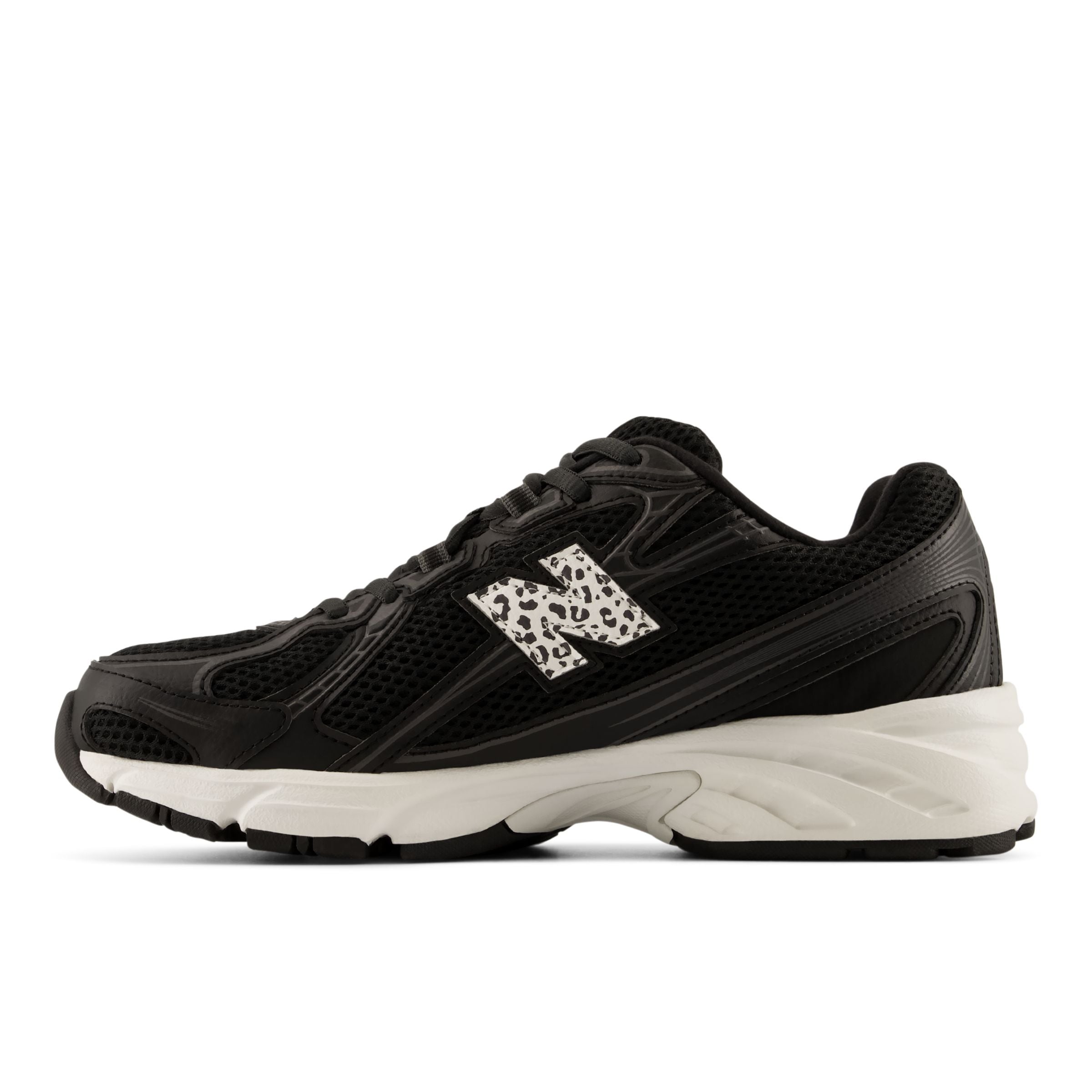 new balance 'Sneaker 740'. in Schwarz: Vorderseite