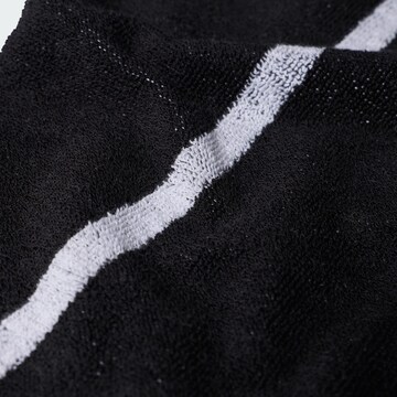 ADIDAS PERFORMANCE Handdoek 'Mercedes-AMG Petronas Formula 1 Team' in Zwart
