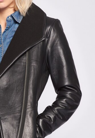 Maze Mantel 'Corning' in Schwarz