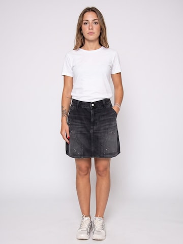 Gonna 'W' MAEVE DOUBLE KNEE SKIRT BLACK DESTROY WASH SPLATTER' di Carhartt WIP in nero: frontale