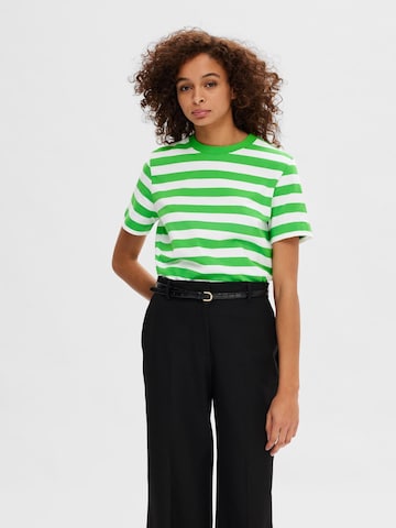 T-shirt 'Essential' SELECTED FEMME en vert : devant