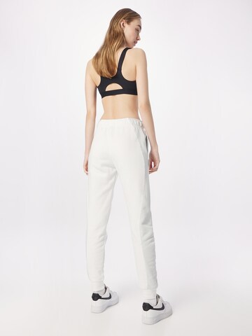 Effilé Pantalon Nike Sportswear en blanc