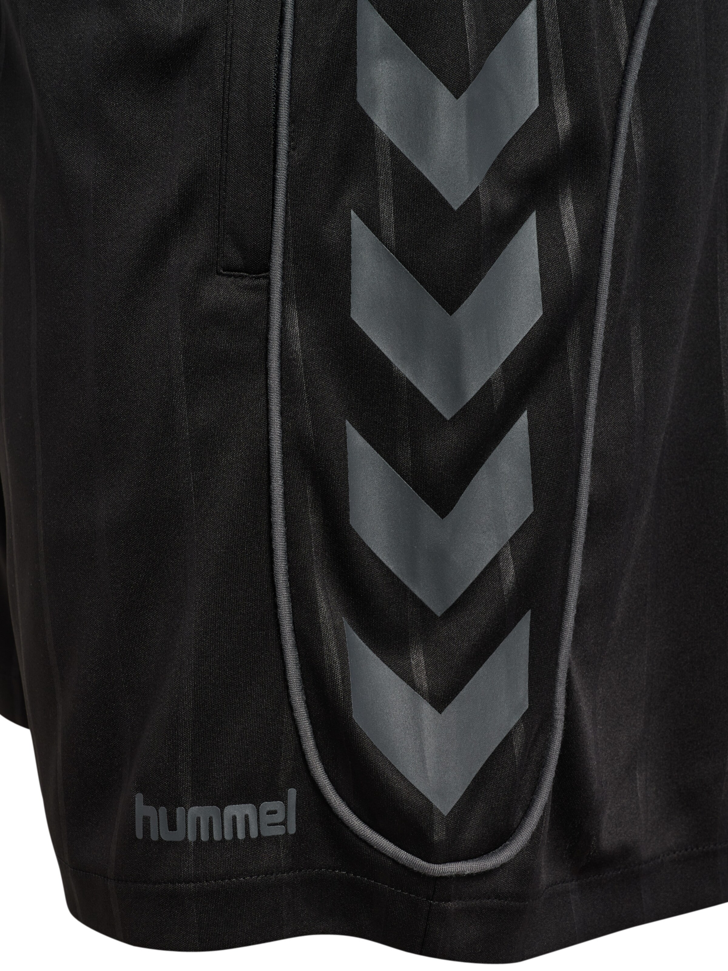 Hummel Regular Workout Pants in Black