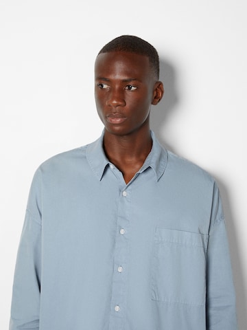 Bershka Comfort fit Button Up Shirt in Blue