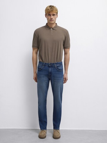 Mavi Tapered Jeans in Blue: front