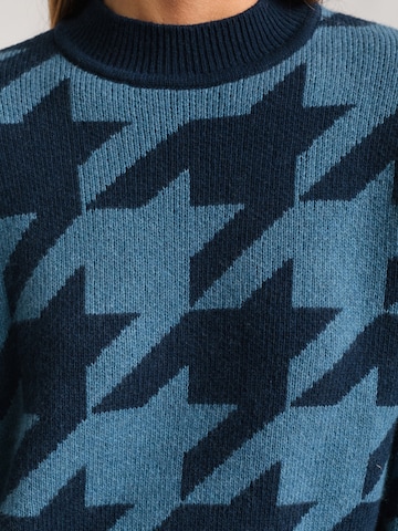 Twothirds Sweater 'Millisle - Houndstooth' in Blue