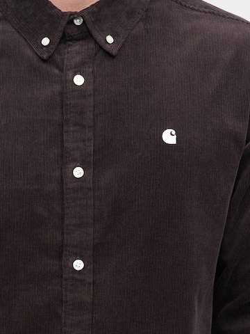 Carhartt WIP Tavaline suurus Triiksärk 'Madison', värv pruun