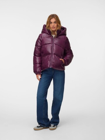 Veste d’hiver 'VMUppsashiny' VERO MODA en violet