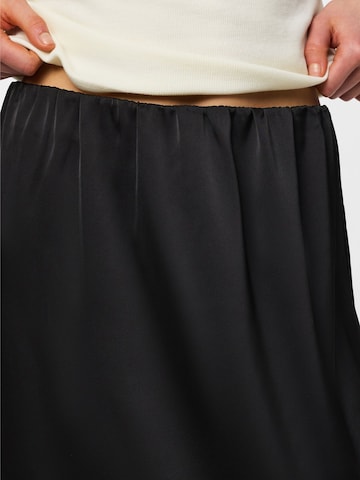 Gonna 'PCFesta' di PIECES in nero