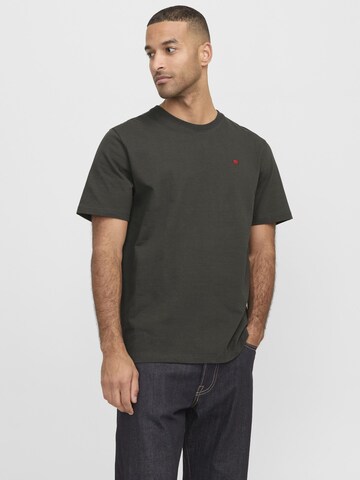 R.D.D. ROYAL DENIM DIVISION Футболка 'RDDROAD' в Зеленый: спереди
