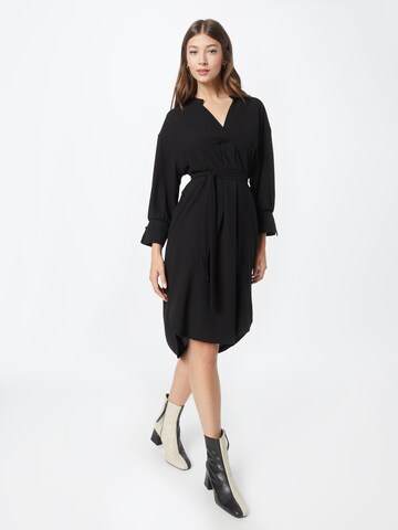 Robe-chemise 'Sabia' Peppercorn en noir : devant