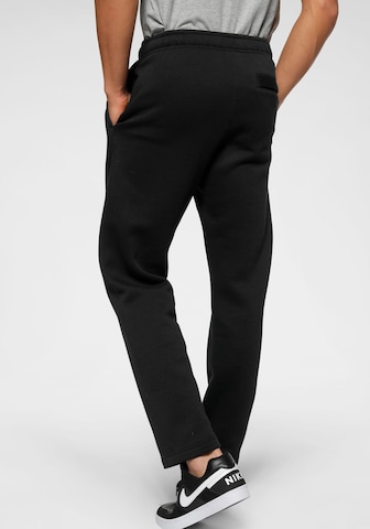 Nike Sportswear - regular Pantalón 'CLUB FLEECE' en negro