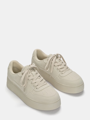 Sneaker bassa di Pull&Bear in bianco
