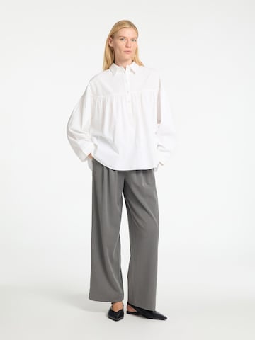 SELECTED - Blusa en blanco