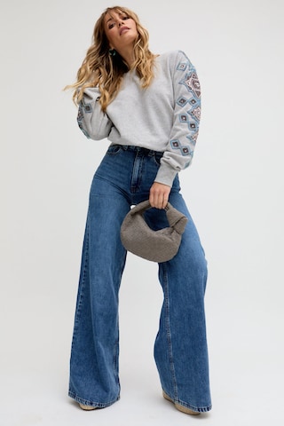 RAFFYA Sweatshirt 'Jewel' in Grey