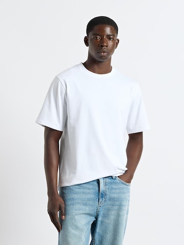 Burocs Shirt in White: front