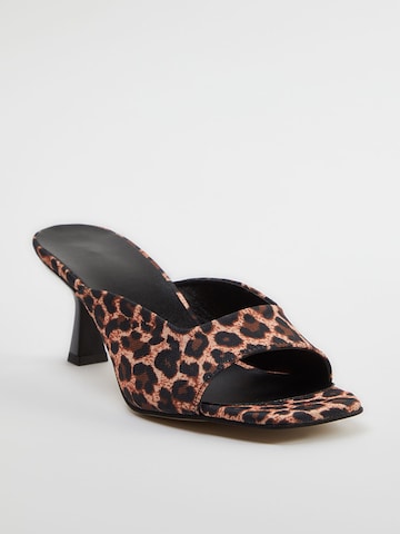 Trendyol Mule 'Classic' in Brown: front