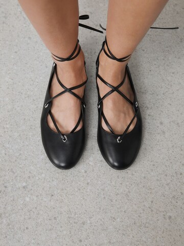 Next Riemchenballerina in Schwarz