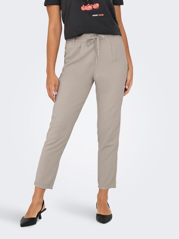 ONLY Regular Pleat-front trousers 'ONLPOPTRASH ARIS' in Grey: front