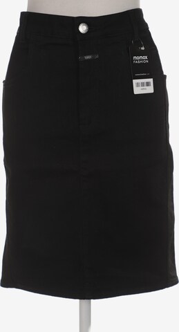 Closed Skirt in M in Black: front