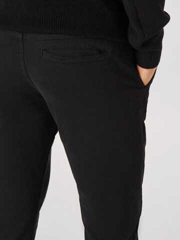 Coupe slim Pantalon chino QS en noir