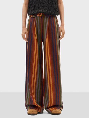 Thinking MU Loosefit Hose 'Pat' (GOTS) in Rot: Vorderseite