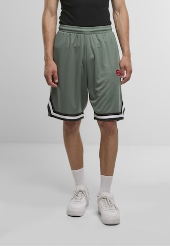 Ecko Unlimited Regular Shorts 'Inbound' in Grün: Vorderseite