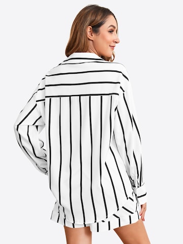 Pantaloni scurți de la Imily Bela pe alb: spate