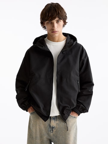 Geacă de primăvară-toamnă de la Pull&Bear pe negru: față