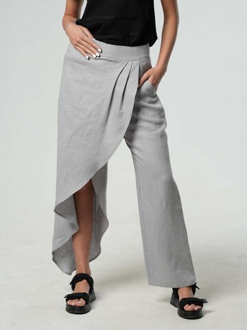 Loosefit Pantalon Metamorphoza en gris : devant