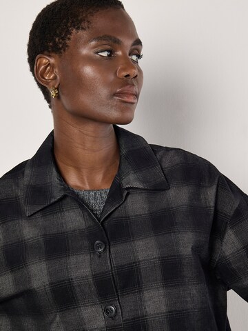 Apricot Blouse ' ' in Grijs