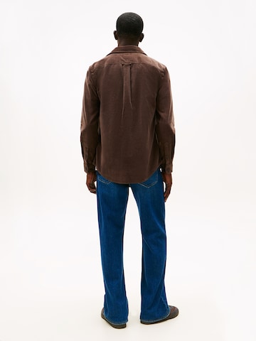 ruda Tommy Jeans Standartinis modelis Marškiniai