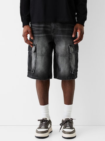 Bershka Loosefit Shorts in Schwarz