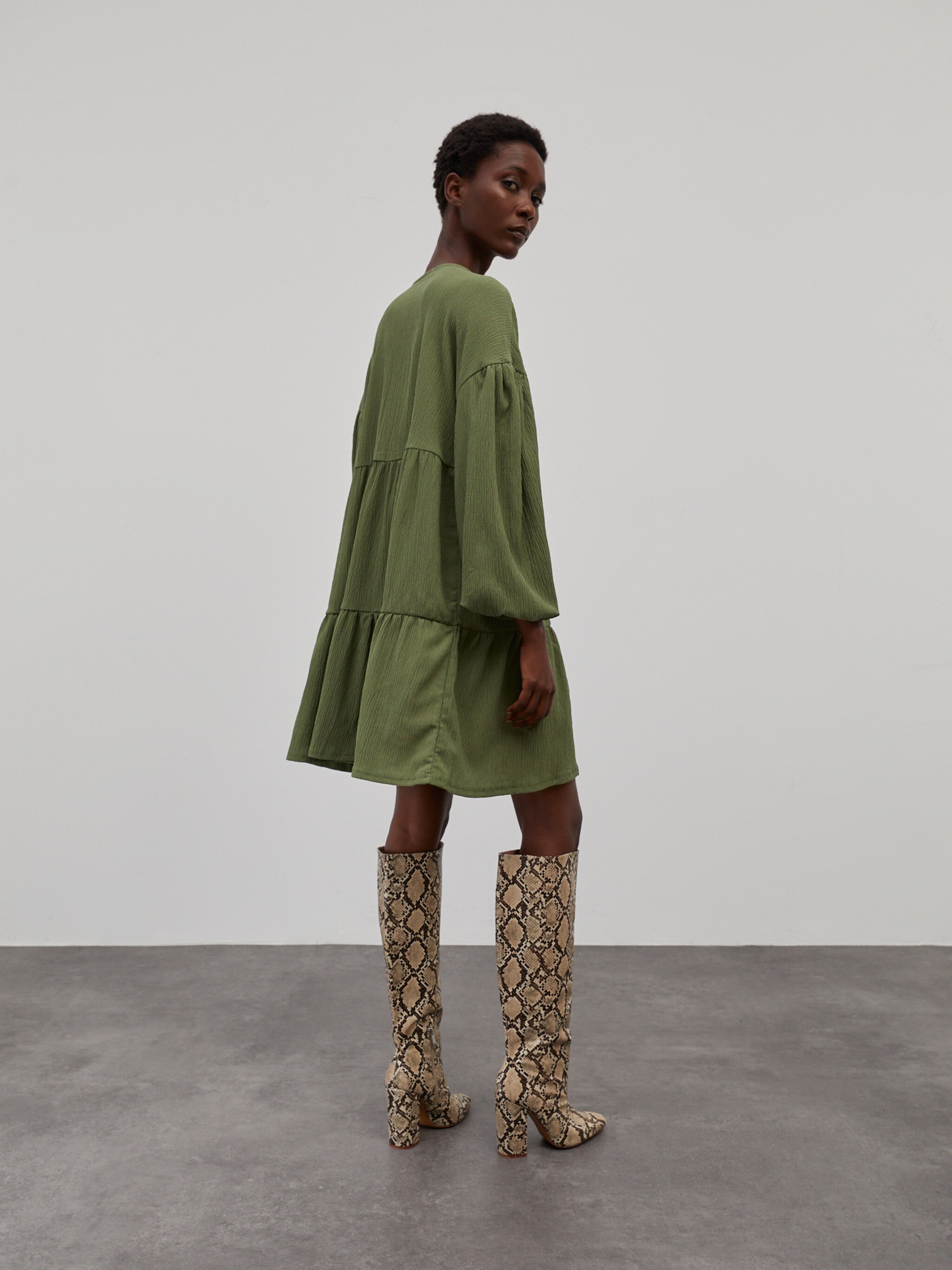 EDITED Produits Robe 'Deike' olive