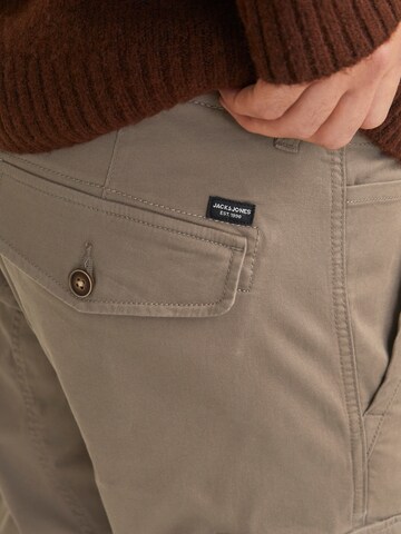 Coupe slim Pantalon cargo 'JJIPaul JJFlake' JACK & JONES en gris