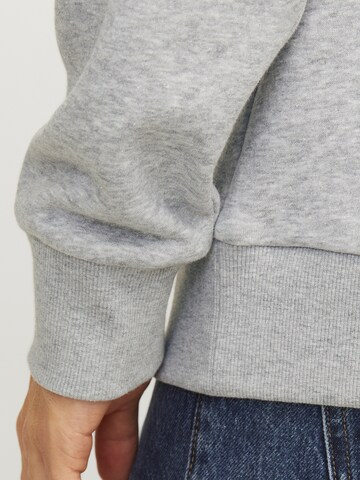 Sweat-shirt 'JJXMAS JOLLY' JACK & JONES en gris